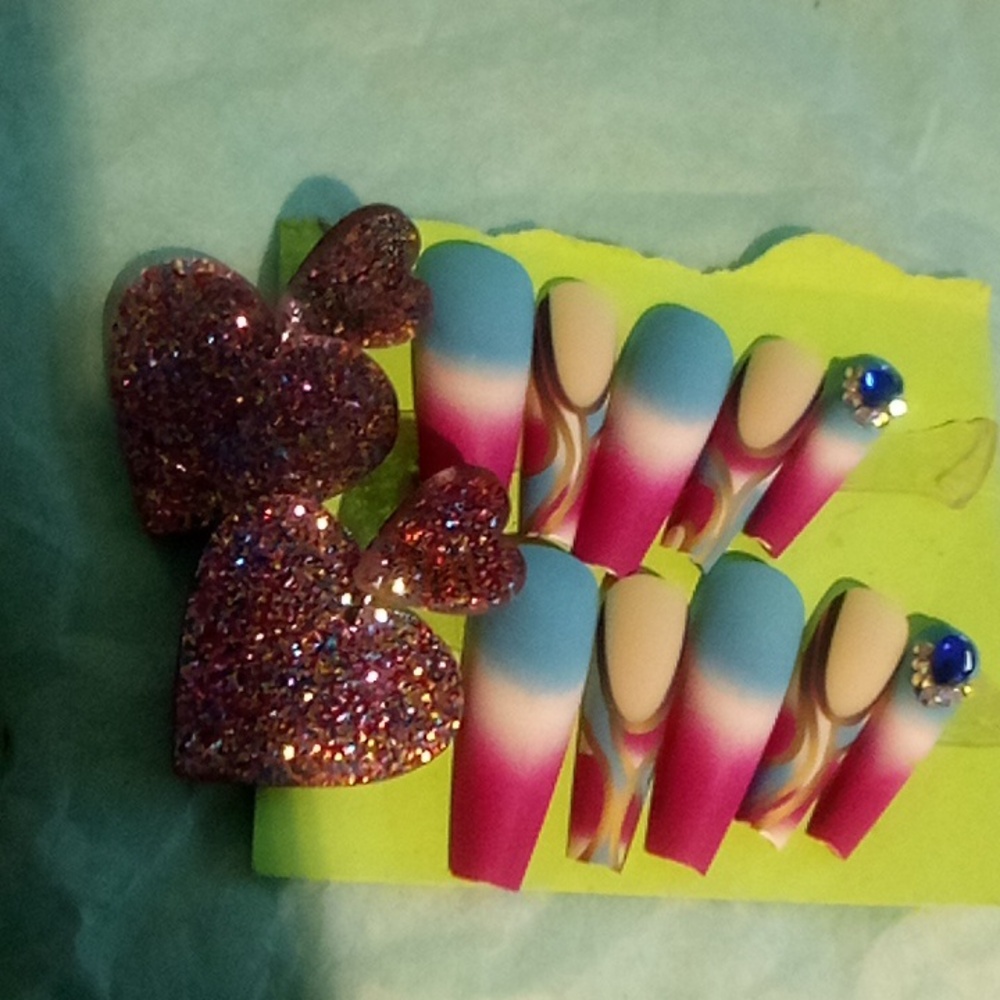 Summer 🌞⛱️ purple matching nails and earrings